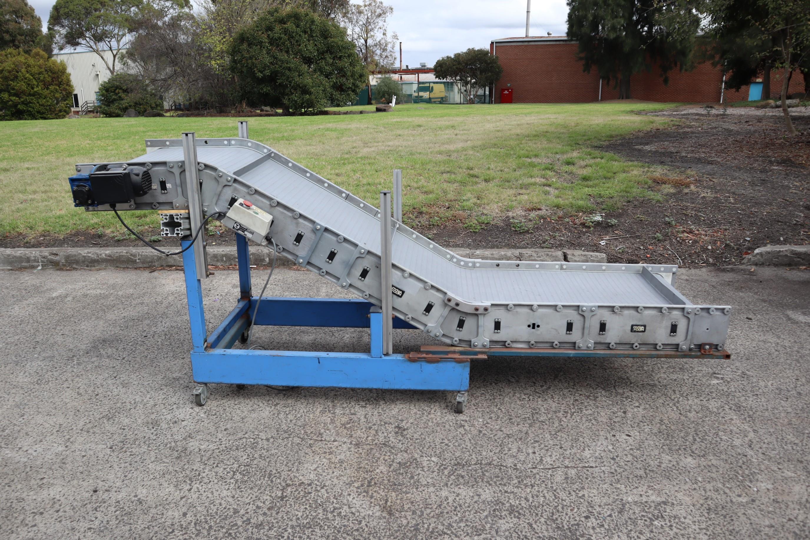 DYNACON LONG INCLINE CONVEYOR WITH CLEATED PLASTIC MODULAR BELT