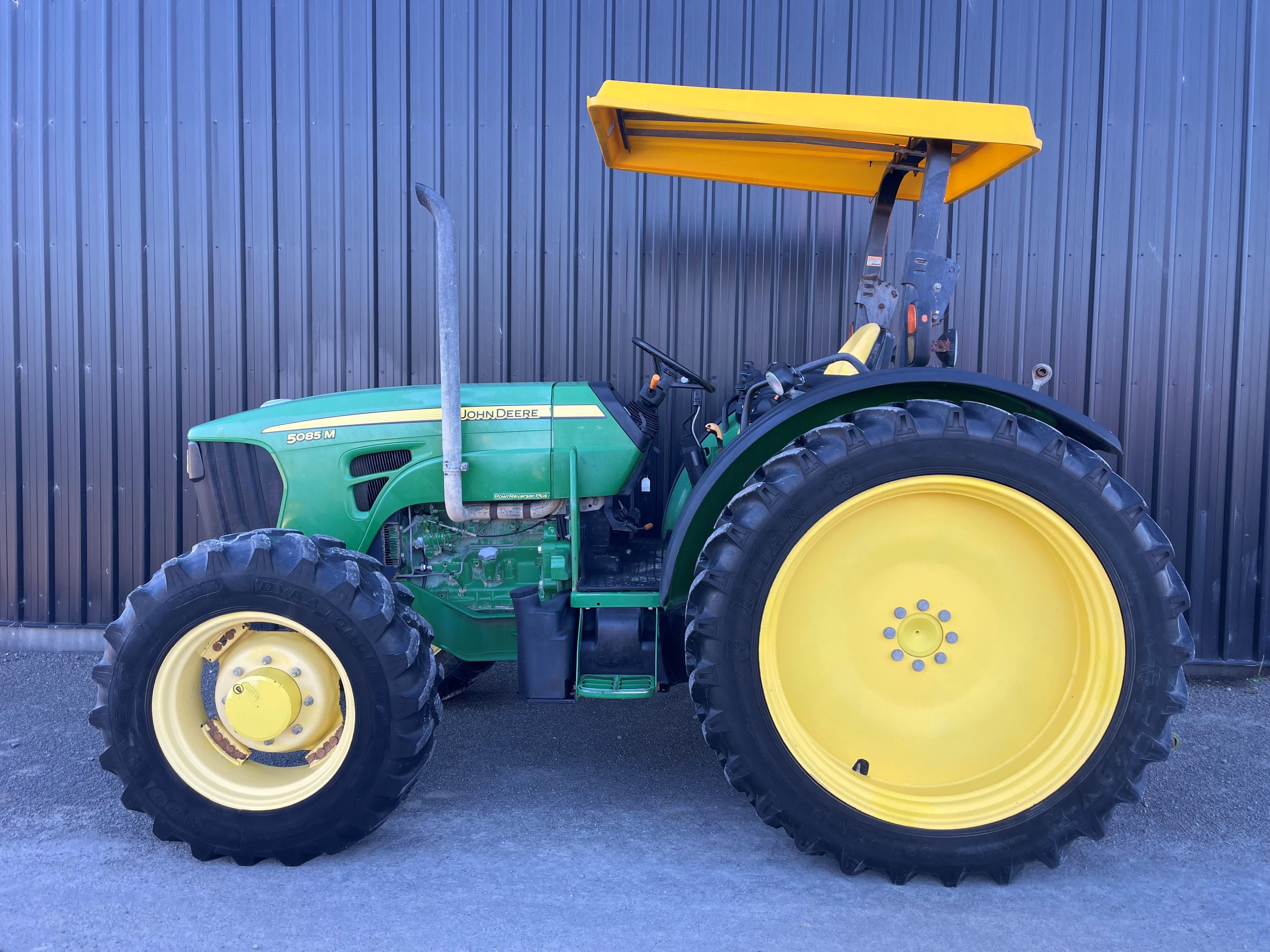 JOHN DEERE 5085M for sale (refcode TA1220557)