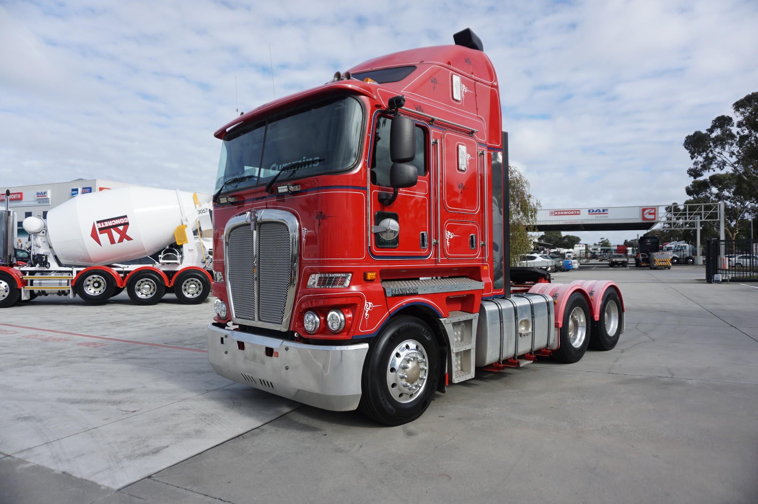 504-030 EXCLUSIVE 1/32 ケンワース K200 レッド The Drake Group | K200 Truck Rosso Red 2.3 Cabin