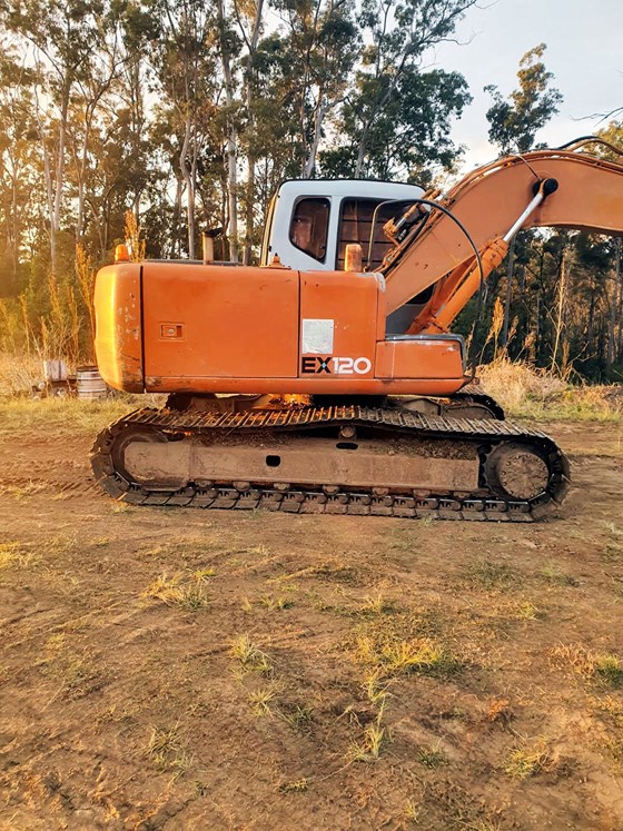 2001 HITACHI EX1800-3 for sale (refcode TA1071933)