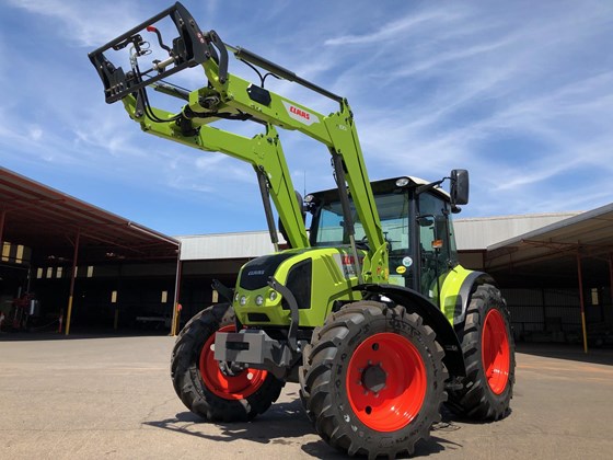 Claas Arion 440 Tractor | Video Review, Test & Specs