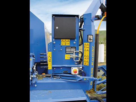 G-1 F125 Baler-wrapper combination in use