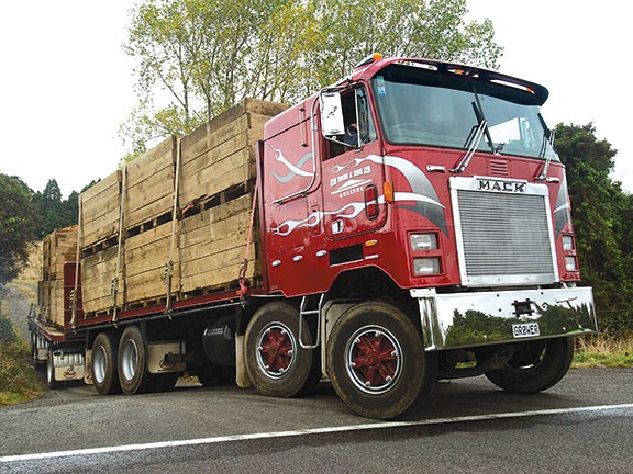 Mack Cruiseliner