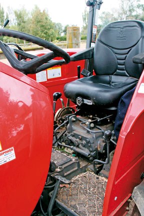 Mahindra-5500,-driver-posit.jpg