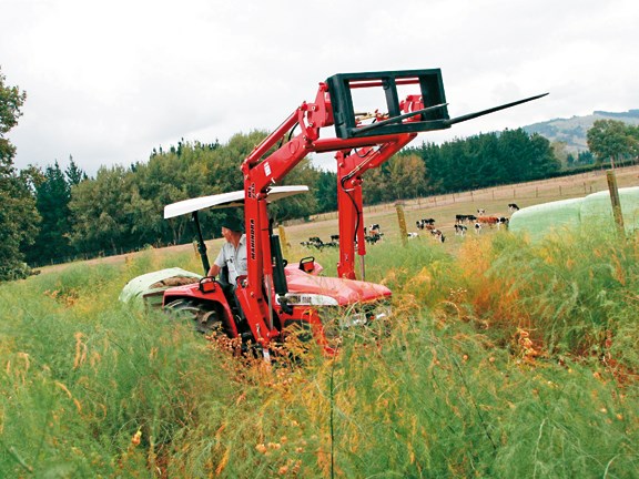 Mahindra 5500, in aspa.jpg