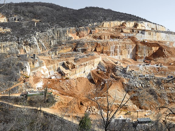 The Botticino quarry extends over 35,000 square metres and produces over 30,000 tonnes of marble each year.