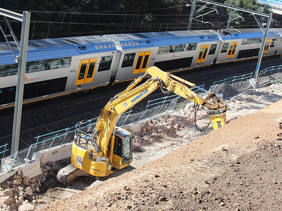 A Mulgoa Excavations Komatsu machine works on Sydney’s ETTT rail expansion project.