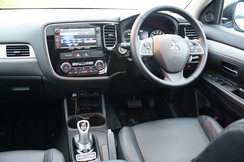 5 Mitsubishi Outlander PHEV interior