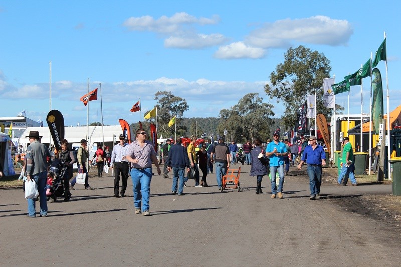 AgQuip crowd2