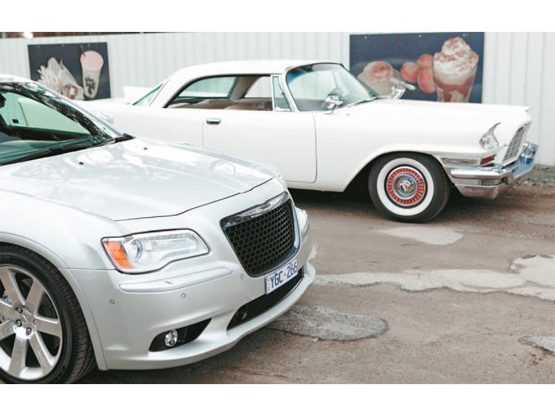 Chrysler 300D vs 300 SRT8