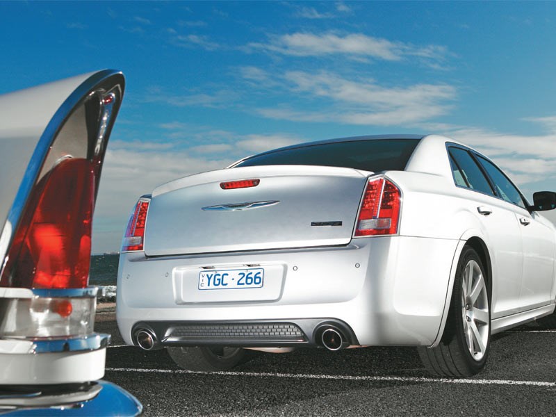 Chrysler 300D vs 300 SRT8