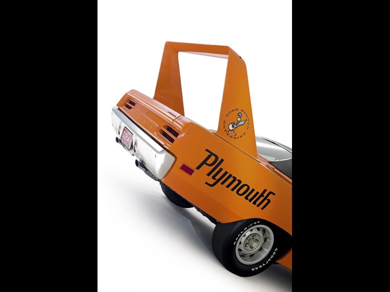 Plymouth Superbird/General Lee Charger