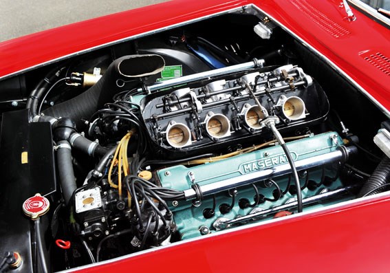 Ferrari 500 Superfast v Maserati 5000GT 