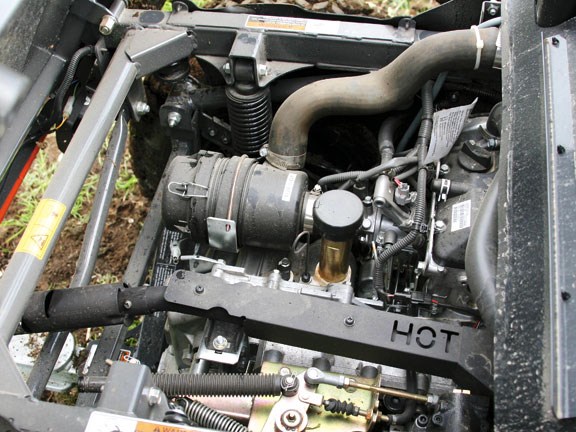 Kubota-RTV500-engine-1m654.jpg