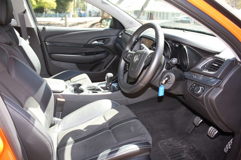 Holden Commodore SVF V6 controls