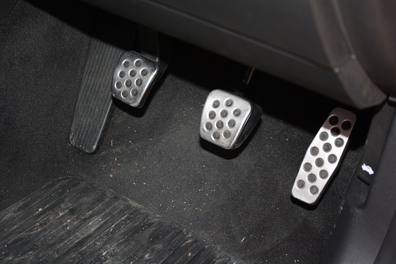 Holden Commodore SVF V6 pedals