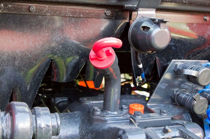 Kioti PX1002 Cabin tractor hydraulic oil filler