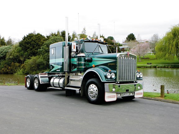 Kenworth Trucks W924AR on the road