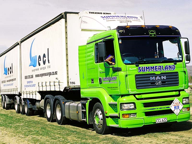 A more standard 26.480 MAN still looking impressive in Summerland’s own livery and pictured at the same 2005 Truck Show