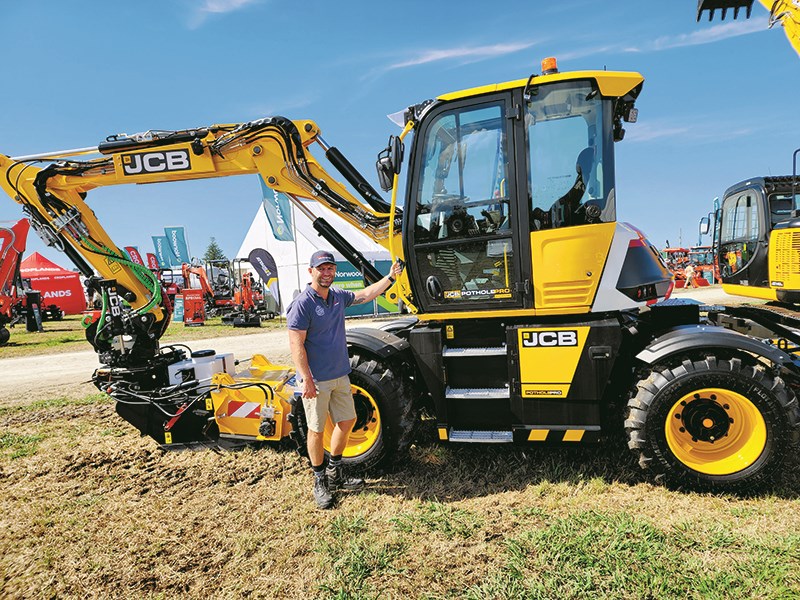 Dave Thomas from Power Farming Construction with the JCB PotholePro