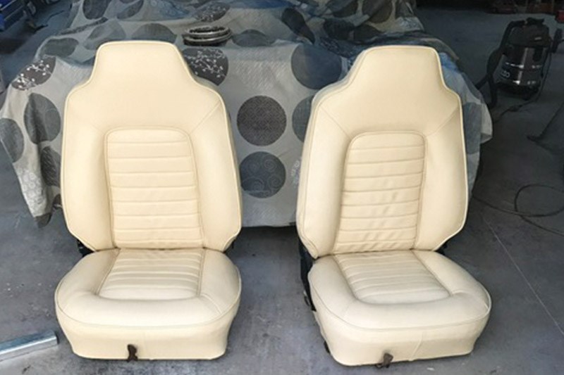 holden one tonner seats 2