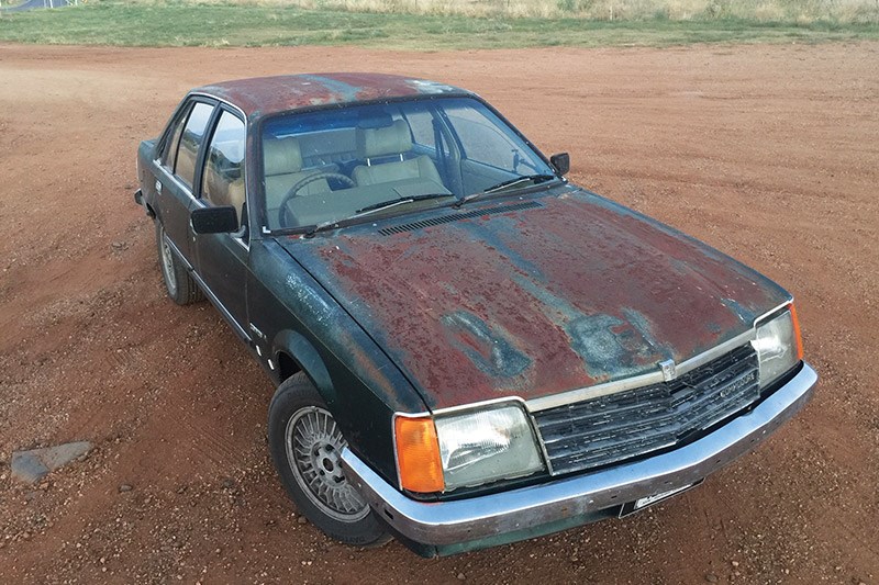 holden vb commodore front