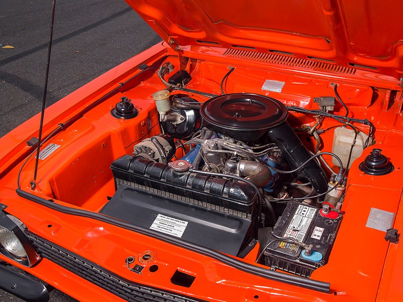 ford capri rs 3100 engine bay