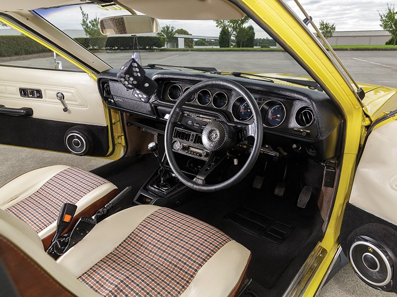 lc lancer interior 2