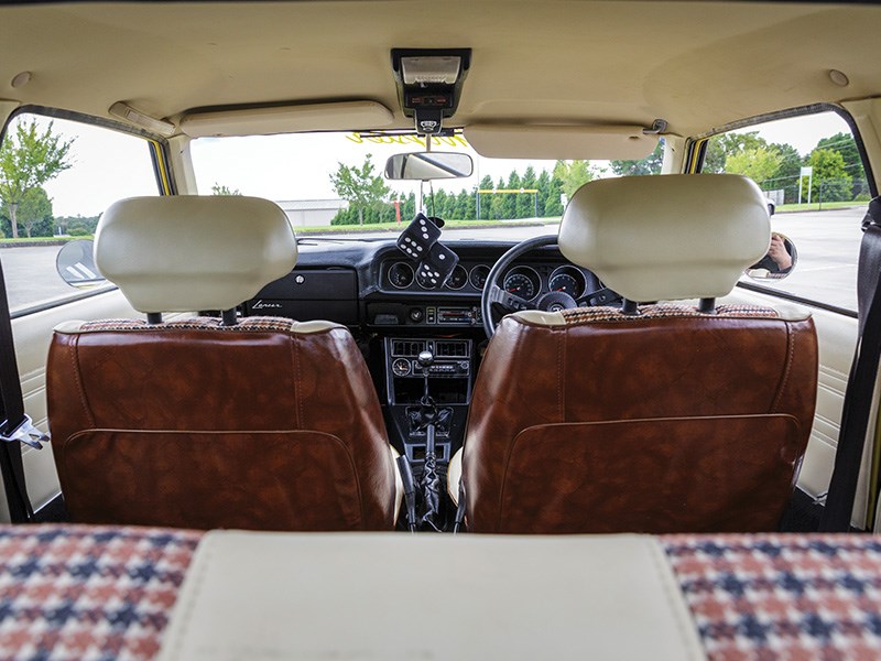 lc lancer interior