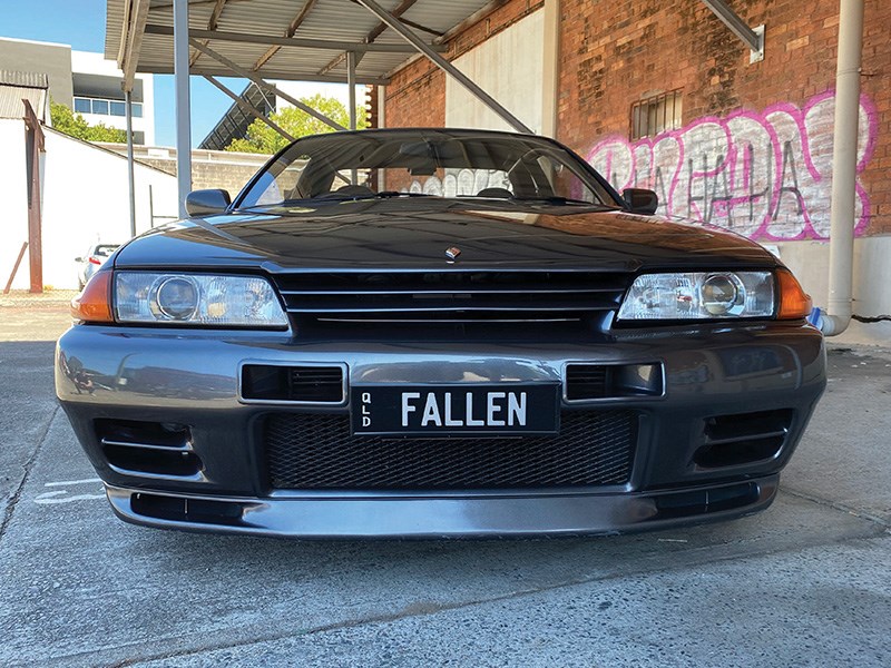 nissan skyline front