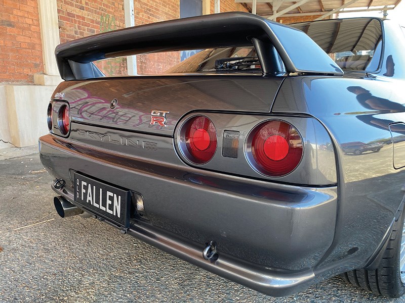 nissan skyline rear quarter