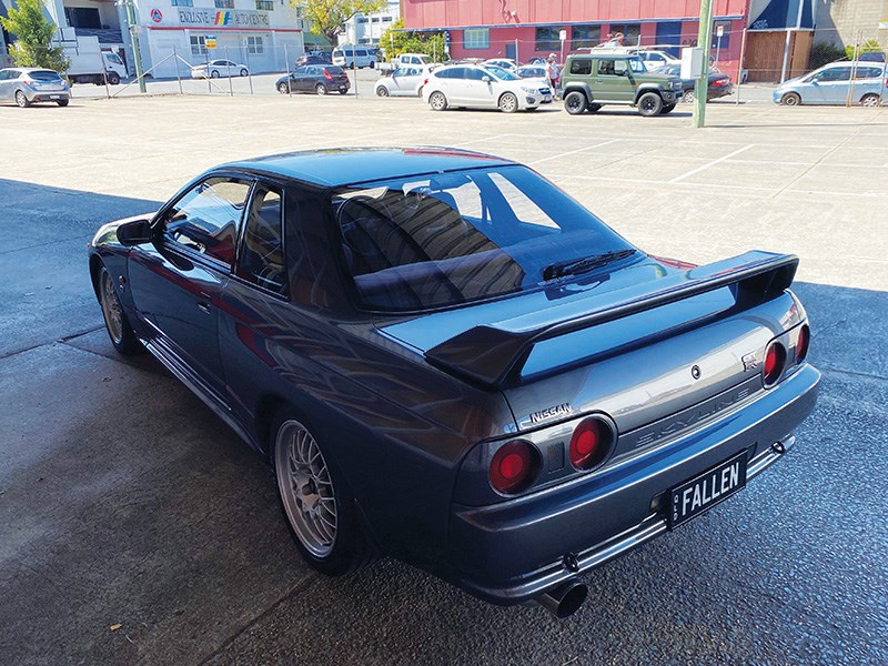 nissan skyline rear