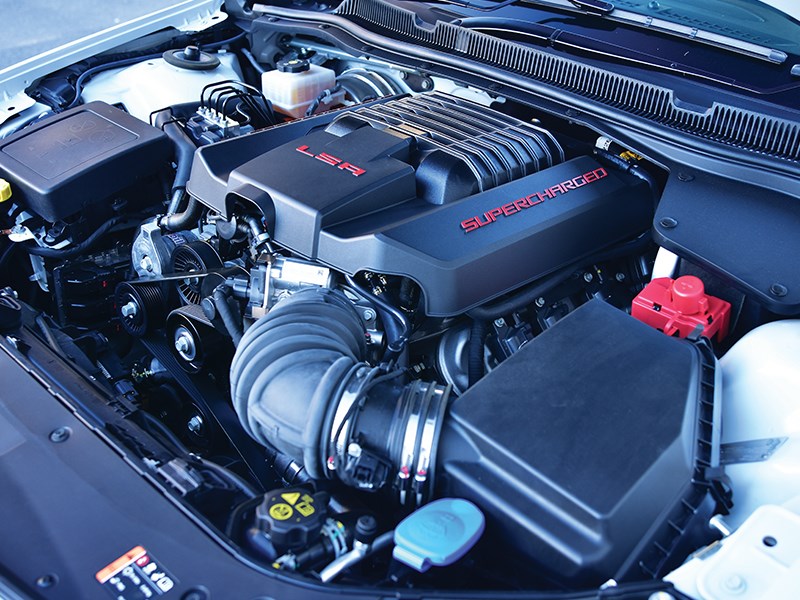 hsv senator signature engine bay