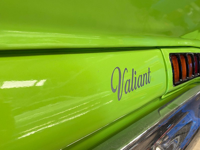 barra charger valiant decal