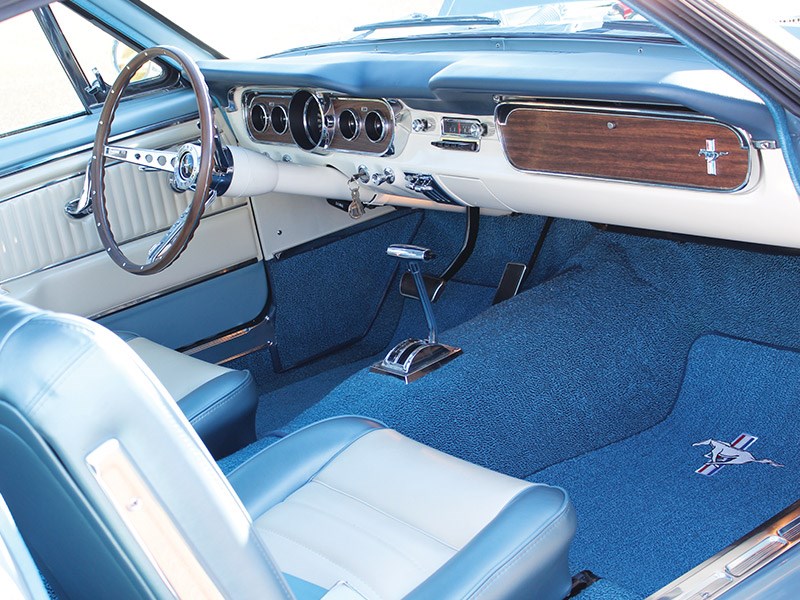 ford mustang interior 2