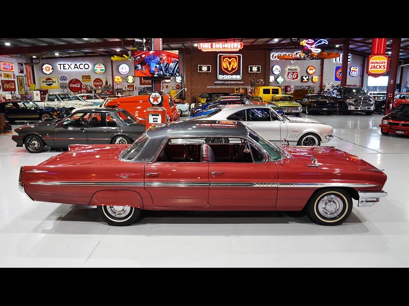 1961 Pontiac Boniville 2