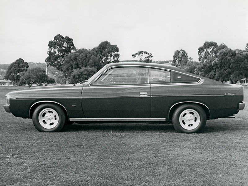 chrysler valiant charger side view
