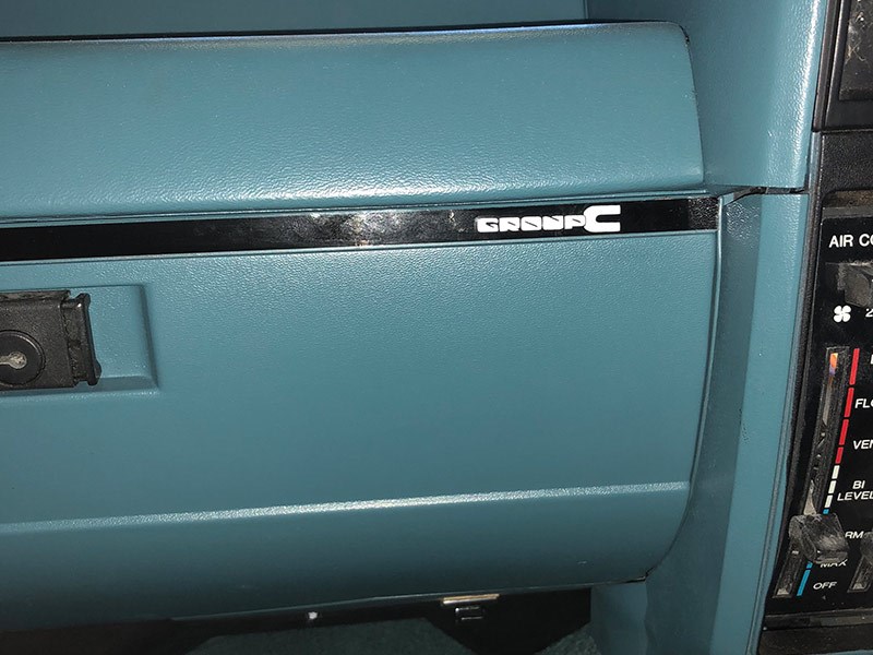 holden vk commodore glovebox