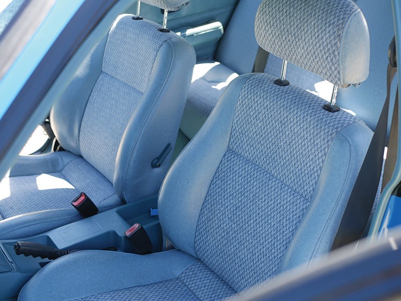 holden vk commodore seats