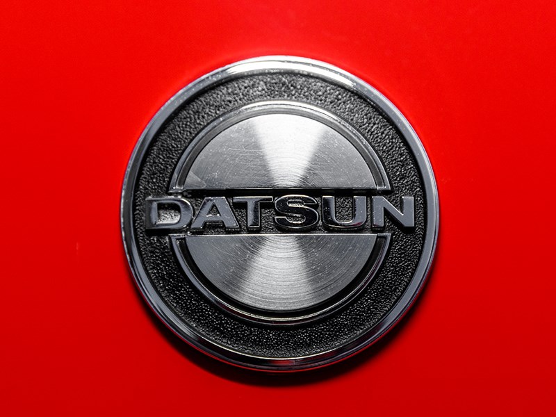 datsun 240z resto badge