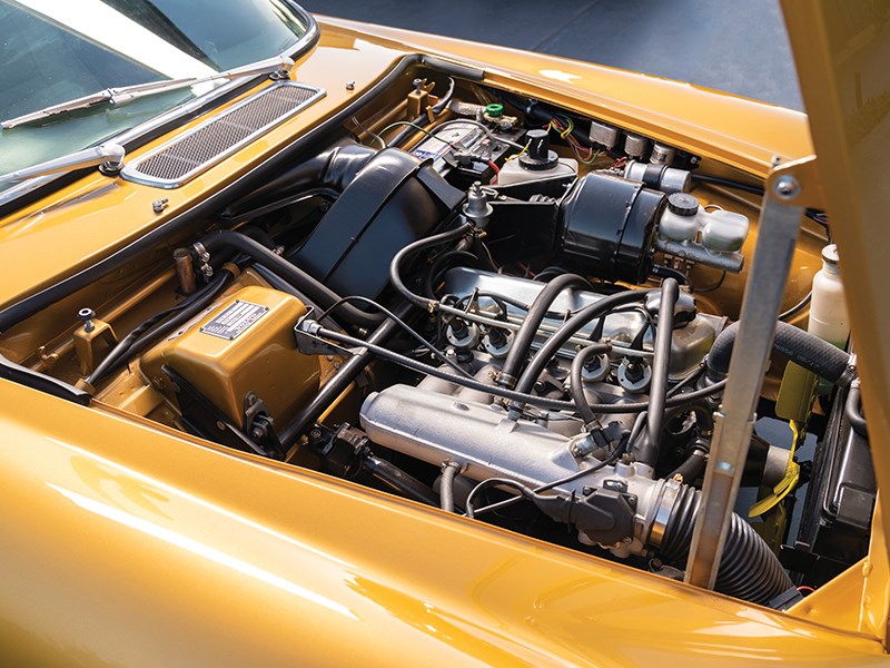 volvo p1800 engine bay