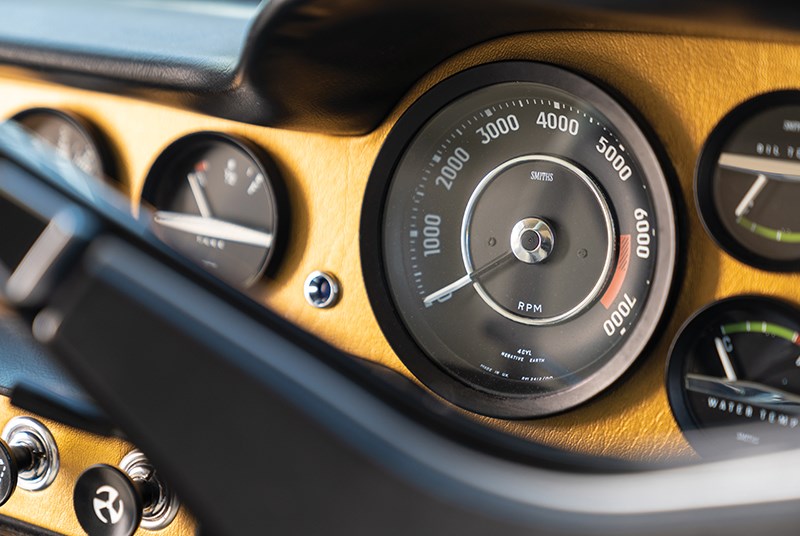 volvo p1800 gauges