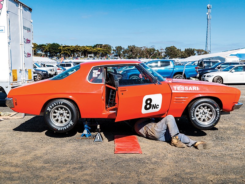 holden hq racer pits 3
