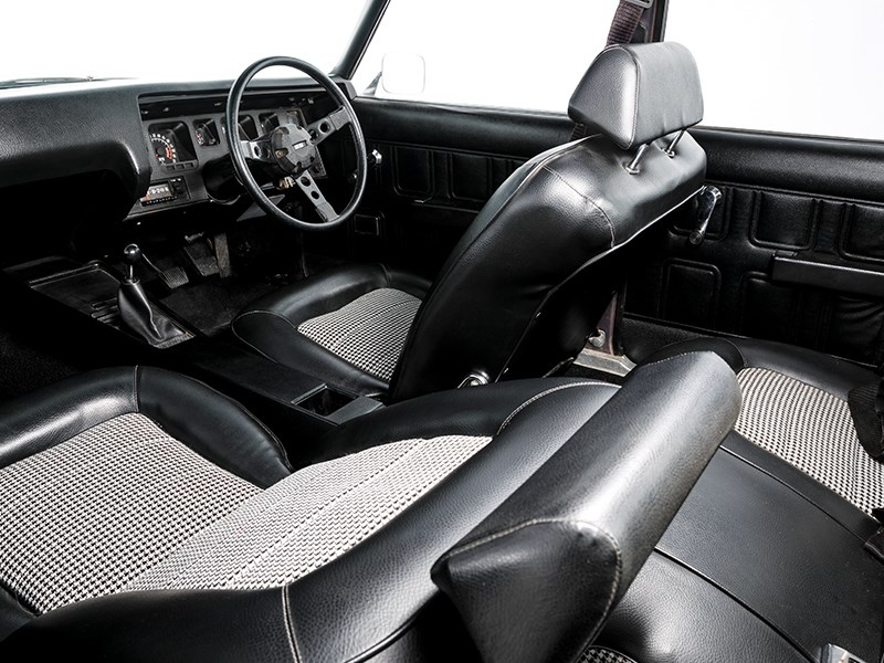 holden hq interior front