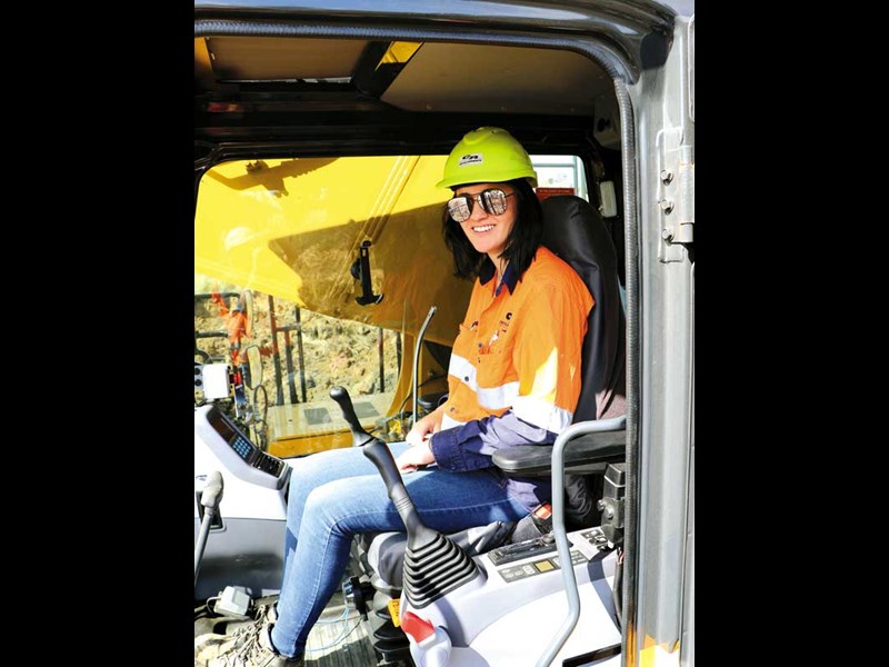 We meet Teri Merrilees a young digger operator who is leaving no stone unturned to achieve her professional goals