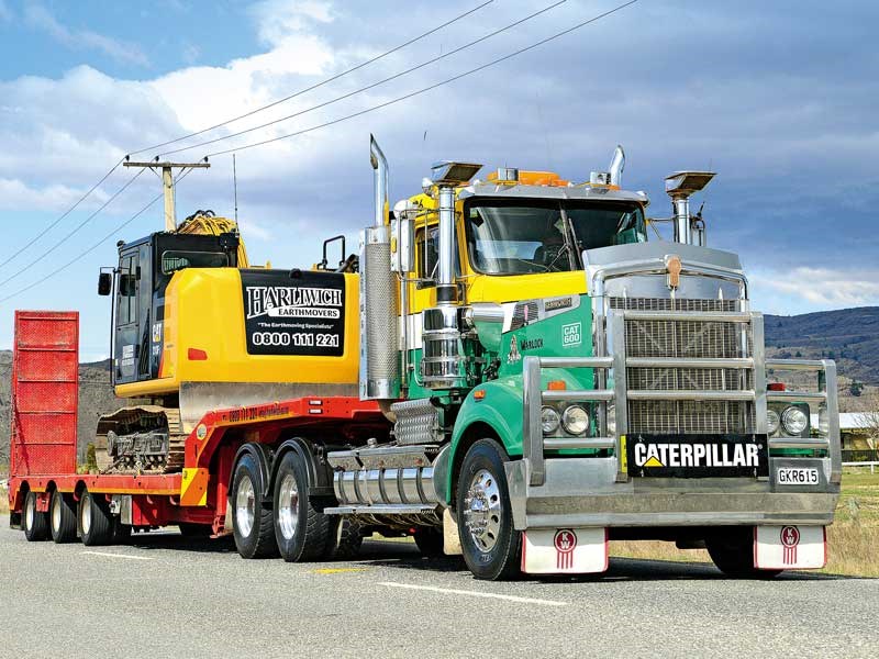 Roxburgh based Harliwich Earthmovers brought along their impressive T904 Kenworth and excavator