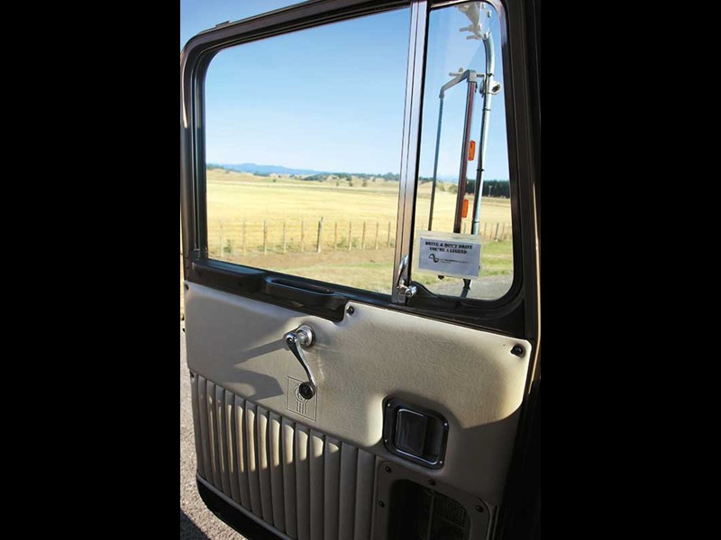 kenworth radio clock