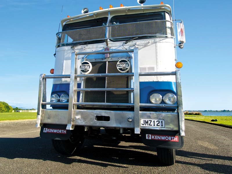 Check out this stunningly restored Kenworth 124CR…