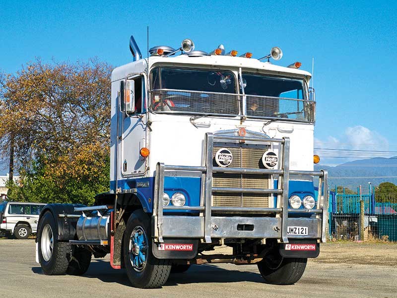 Check out this stunningly restored Kenworth 124CR…