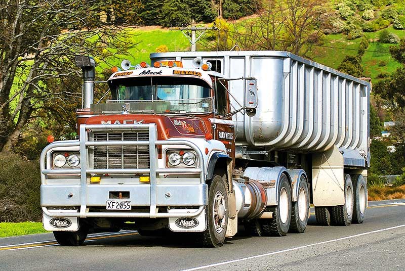 Old school trucks: Road Metals